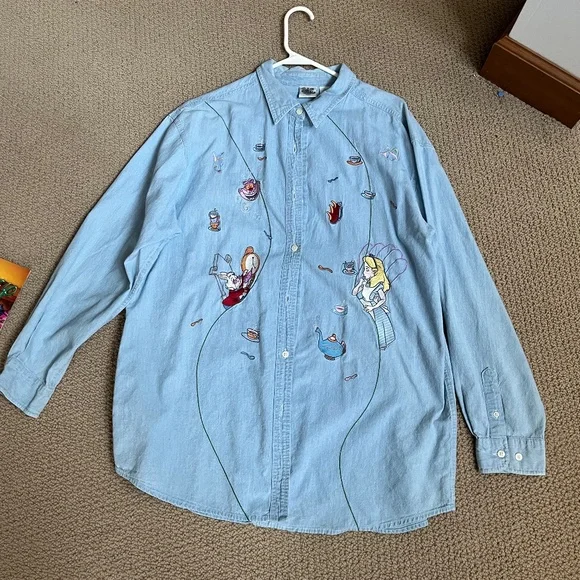 Disney Catalog Alice in Wonderland shirt - Picture 4 of 4